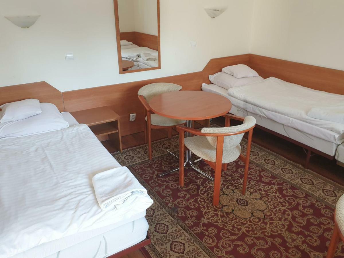 Motel Comet Przeźmierowo Extérieur photo